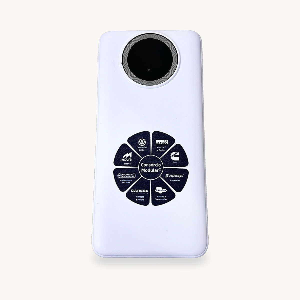 Power bank branco com a roda de marcas do Consórcio Modular impressa em Digital UV